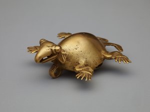 Přívěsek zvonek: želva, 800-1200 (zlato) od Pre-Columbian Pre-Columbian