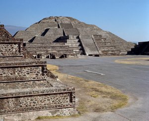 Pyramida měsíce od Pre Columbian Pre Columbian