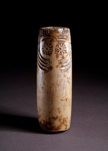 Idol jako sloup. Socha ze slonoviny, kolem roku 5000 před naším letopočtem od Prehistoric Prehistoric