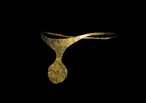 Pravěké umění, doba bronzová. Kultura "" El Argar "". Diadéma „Caravaca nebo Cehegin““ ve zlatě. Archeologické muzeum v Madridu, Španělsko od Prehistoric Prehistoric