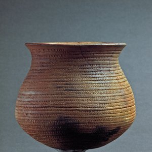 Pravěk, kultura Remedello: váza ve tvaru zvonu z jeskyně Santa Cristina, Fiesse u Brescie. Doba měděná. eneolit. 2200 před naším letopočtem. Řím, Národní muzeum prehistorické etnografie Luigiho Pigoriniho od Prehistoric Prehistoric