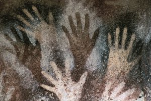 Skalní umění pravěku: jeskyně se stopou rukou. Neolit, jeskyně rukou. Argentina, Santa Cruz od Prehistoric Prehistoric