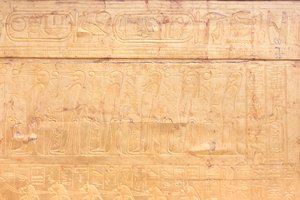 Vnější zlatá svatyně Tutanchamonovy pohřební komory, Egyptské muzeum, Káhira, Egypt od Prehistoric Prehistoric