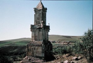 Památník známý jako mauzoleum Atban (foto)
