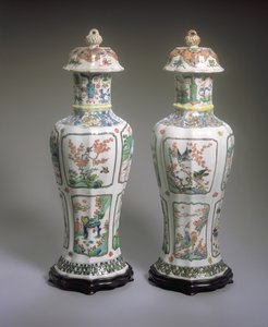 Pár čínských exportních váz a obalů Famille Verte, období Kangxi (1662-1722) (porcelán) (viz také 272196) od Qing Dynasty Chinese School