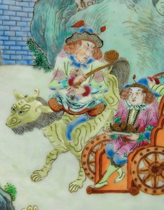 Detail z jedné z páru růžových váz Imperial Famille (keramické)