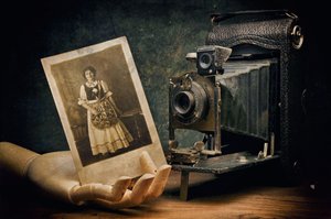Portrét s retro fotoaparátem od Raffaele Corte