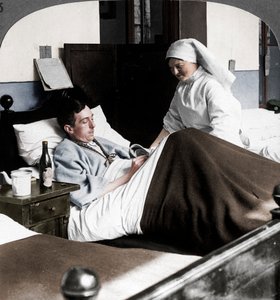 Voják píšící dopis v nemocnici, první světová válka, 1914-1918