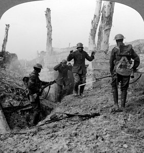 Vzdávající se němečtí vojáci, Bullecourt, Francie, první světová válka, 1914-1918.