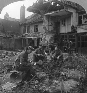Domy poškozené německou střelbou, výběžek Ypres, Belgie, první světová válka, c1914-c1918 od Realistic Travels Publishers