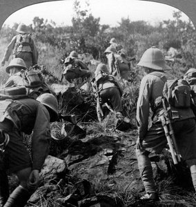 Skauti razí cestu lesy východní Afriky, první světová válka, 1914-1918. od Realistic Travels Publishers