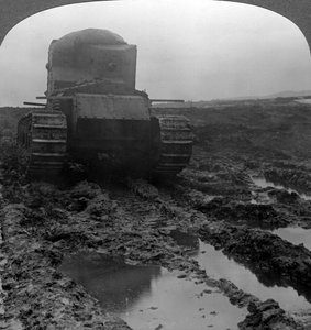 Tank Whippet na blátivém bojišti, Morcourt, Francie, první světová válka, 1918. od Realistic Travels Publishers