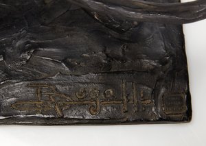 Panther chůze, zadní noha zvednutá, cca 1904 (patinovaný bronz) od Rembrandt Bugatti