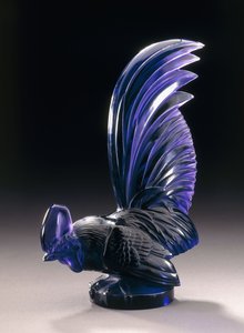 Coq Nain, cca 1926 (fialové sklo) od Rene Jules Lalique