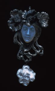 Přívěsek s ženskou tváří, c1898-1900 od Rene Jules Lalique