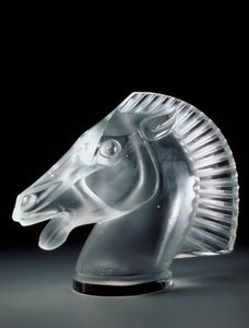 Víčko chladiče Longchamp od Rene Jules Lalique