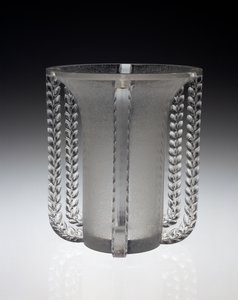 Váza "Marignane", navržená 11. května od Rene Jules Lalique