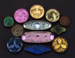 Různé skleněné předměty od Rene Jules Lalique