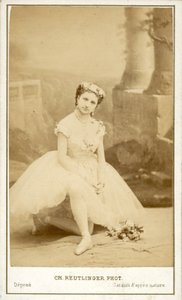 Angelina Fioretti, italská balerína pařížské opery (čb foto) od Reutlinger Studio (after)