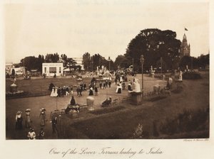 Lidé odpočívající v Crystal Palace Park, Sydenham od John Pardon