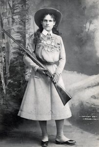 Annie Oakley, hospoda. kolem roku 1899 od Richard Kyle Fox