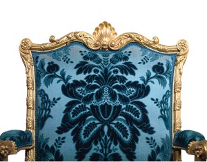 Jedno z páru zlacených křesel George III od Robert Adam