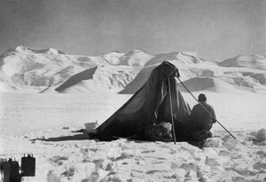 Dr. Wilson Sketching On The Beardmore Glacier, 13. prosince 1911, 1913