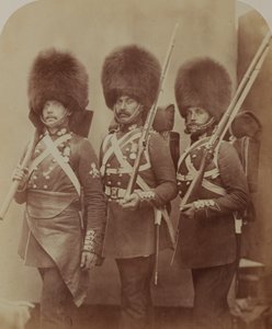 Pioneer Manners and Guardsmen Webster a Lemmen, Grenadier Guards od Robert Howlett