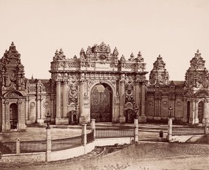 Císařská brána paláce Dolmabahçe od Robertson and Beato