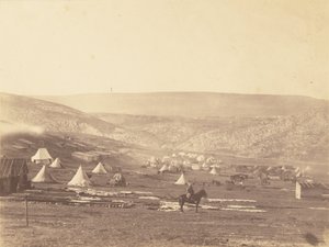 Jezdecký tábor u Balaklavy, pohled na náhorní plošinu u Sevastopolu. od Roger Fenton