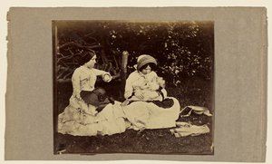 [Spící dítě se dvěma ženami sedícími na trávě] od Roger Fenton