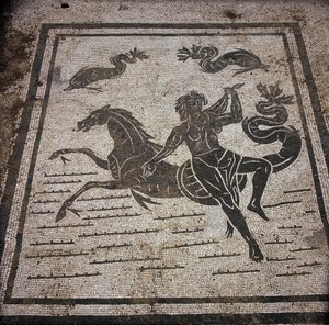 Starověká Ostia (Ostia). Place des Corporations. Mozaika Sabratha Seafarers Corporation. Nymfa a mořský kůň. od Roman