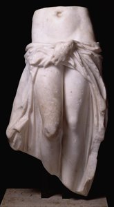 Afrodita držící svůj oděv, z Tripolisu, cca 370-24 př.nl (mramor) od Roman