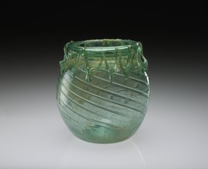 Skleněná dóza z foukaného skla s funkční a dekorativní koncovkou, AD 301-400 (foukané sklo) od Roman
