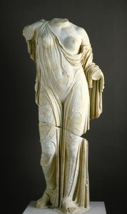 Kopie torza Afrodity, typ Venuše Genetrix (mramor) od Roman