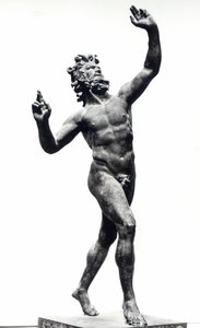 Tančící faun, z Faunova domu, Pompeje (bronz) (č/b foto) od Roman