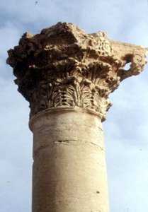 Detail korintského sloupu a hlavice, římský, 2. století (foto) od Roman