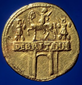 Zlatý mincovní oblouk představující triumfální oblouk císaře Clauda I. (10-54) (Tiberius Claudius Nero Drusus nebo Germanicus) připomínající jeho vítězství v Bretani““ Paris, B.N. od Roman