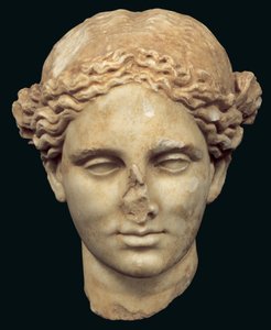 Hlava Apolla Sauroktonose (zabiják ještěrek) kopie řeckého bronzu ze 4. století od Praxiteles, nalezeného v Kifissii (mramor) od Roman