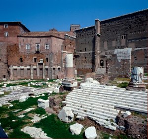 Imperial Forum (Fórum Augusta): pohled na chrám Avenger Mars (Marte Ultore). 2 př. Kr. Řím od Roman
