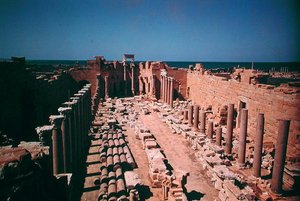 Leptis Magna, Labdah (vápenec) (foto) od Roman