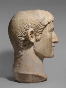 Mramorová portrétní hlava císaře Konstantina I. 325–370 n. l. (mramor) od Roman