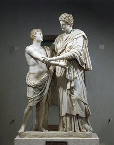 Mramorové sousoší zobrazující Oresta a Electru od Roman