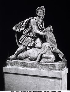 Mithra zabíjí býka (mramor) od Roman