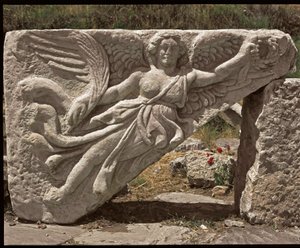 Nike. Nízké reliéfní křídlo z 2. stol od Roman