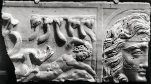 Reliéf zobrazující Jonáše a velrybu z katakomby sv. Priscilly v Římě od Roman