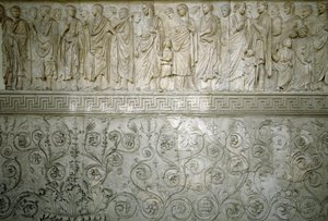 Římské umění: “” Císařská družina císaře Augusta””” Nízký severní reliéf v mramoru Ara Pacis Augustae postavený římským císařem Augustae mezi 13 a 9 př. nl na Champ de Mars (Campo de Marte) v Římě na památku míru po válkách od Roman