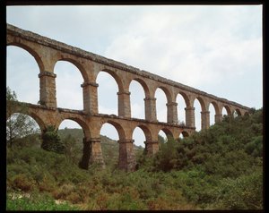 Římské umění: pohled na akvadukt v Tarragoně (akvadukt Ferreres nebo Pont du Diable) 1. století, Španělsko (Římské umění: pohled na římský akvadukt Pont de les Ferreres (Pont del Diable) Tarragona, Španělsko) od Roman