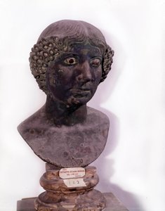 Římská starožitnost: busta římské dámy z Pompejí (1. století našeho letopočtu). od Roman