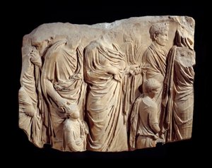 Římské umění: fragment architektonického reliéfu v mramoru z průvodu Ara Pacis Augustae (oltář míru): procesí během oběti postav v tóze a dětí. Kolem 13-9 př. Kr. Najít v Římě (Champ de Mars Palais Fiano) Sun. 1,1x1,4m od Roman